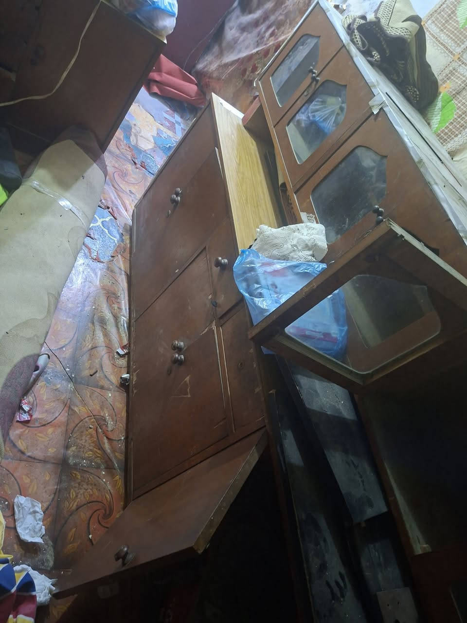 لسلام عليكم للبيع غراض بيت كوله شغاله
كنتور ٥ ابواب
كاونتر ٦ ابواب مع الملحق 
ثلاجه كبيره كرافت 
طباخ كبير
شافطة طباخ 
بنكات سقفيه عدد ٢
العنوان بابل الحلة خلف حسينية الماشطه 
للاتصال او واتساب ‎***********

