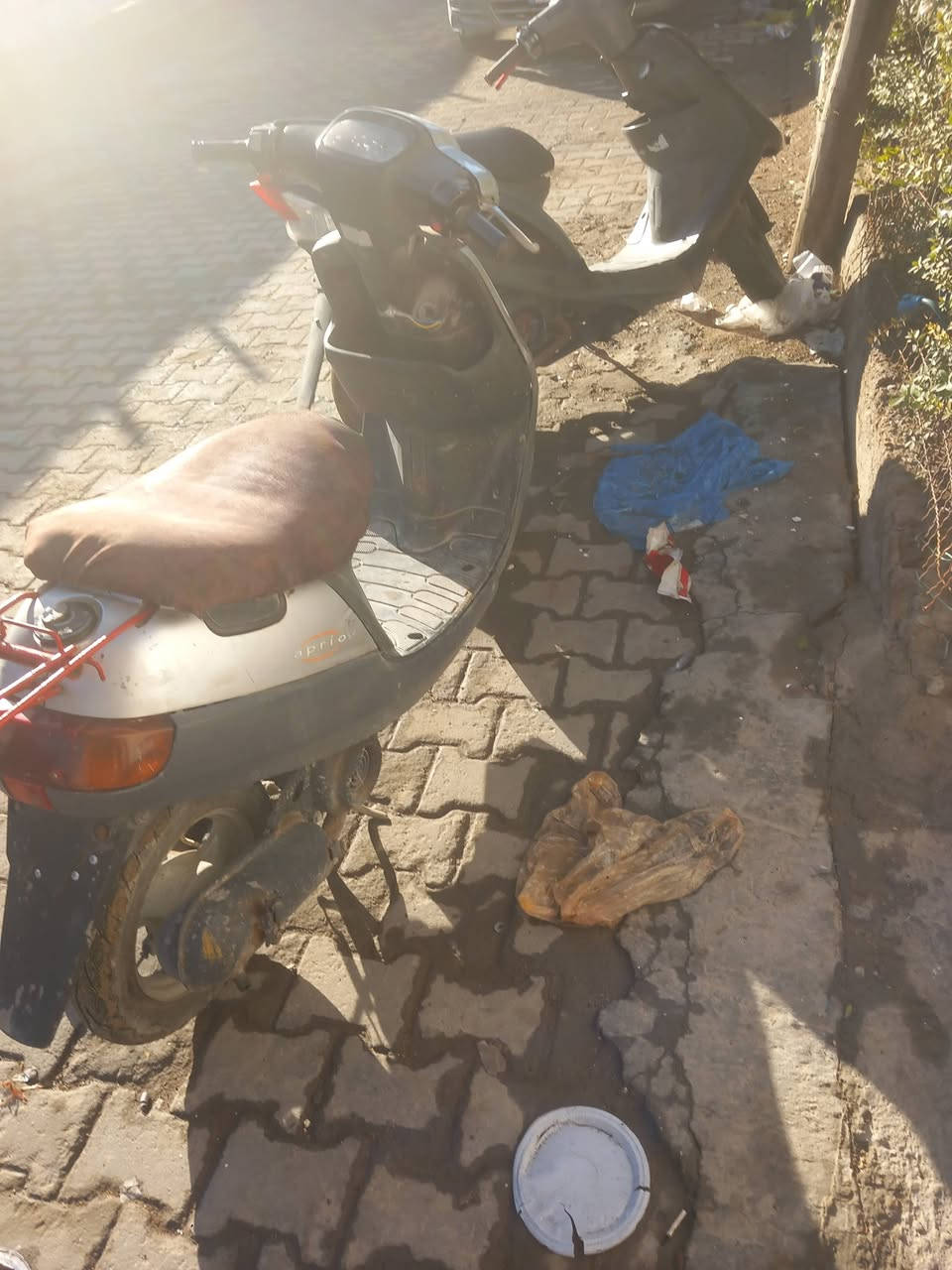 دراجه بطه للبيع دراجه نظيفه شغاله سلفندر سعرها 150 ***********
