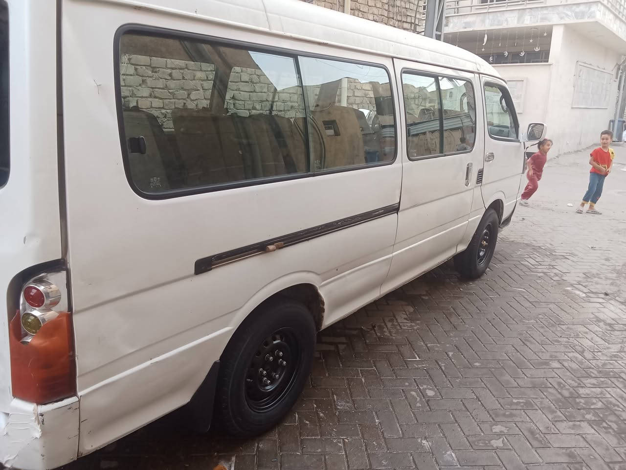 السلام عليكم اج وان موديل 14 ماكينه جديده كير واكسن كفاله تخم تاير حداديه كهربائيات كلها شغاله دوشمه كاعيه موصليه موصليه باسم مواطن ما عليها شاره حجز بيها طخه بباب السائق بغداد المدينه السعر 32 بيها مجال قليل رقم الهاتف ***********
