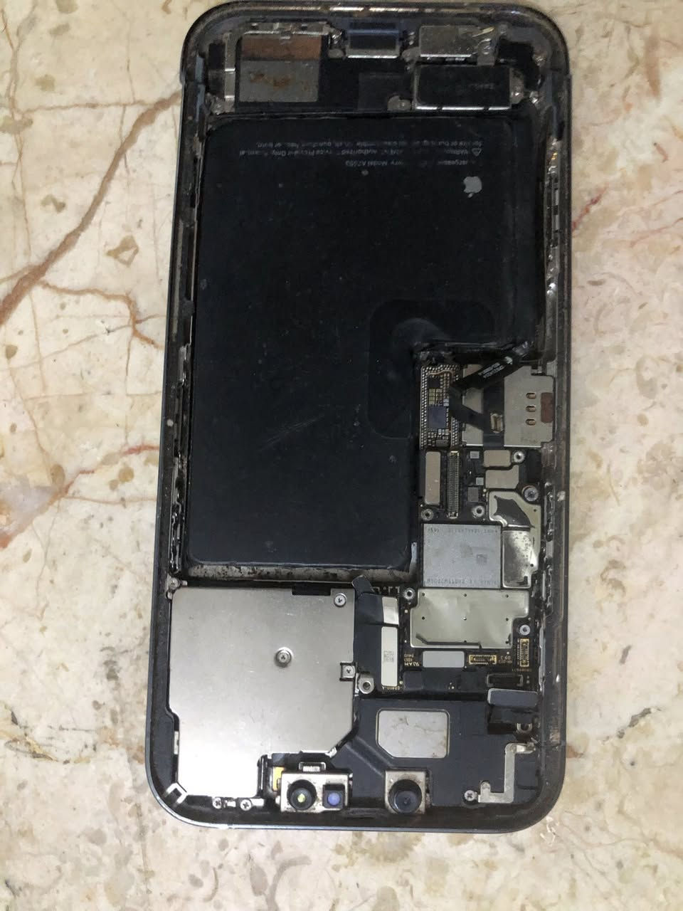 السلام عليكم

ايفون ١٣برو ماكس يفيد اهل الصيانه

متضرر مثل ما واضح بل صوره

الضرر فقط شاشه والبورد والشاصي

اما البقيه فكله عله حاله الوكاله فيس ايدي شغال وكاميرات كله شغال ما عدا الضرر الي ذكرته 

والذاكره ٥١٢مالته

العنوان مدينه الصدر 

الرقم ***********

السعر ٧٥الف وبي مجال
