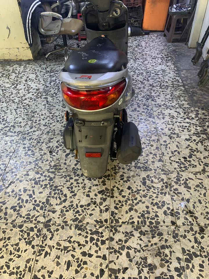 السلام عليكم 
بريز بغبغاء صارله شهر نازله من الرمبه 
مكفوله كفاله عامه 
مكانها الشيخ عمر 
دراجه اصوليه مكاتبه مال معرض موجوده
سعرها ١,٣٥٠
بيها مجال بسيط
للاستفسار
‭٠٧٧٢ ٦٩٩ ٠٧٣٥‬
