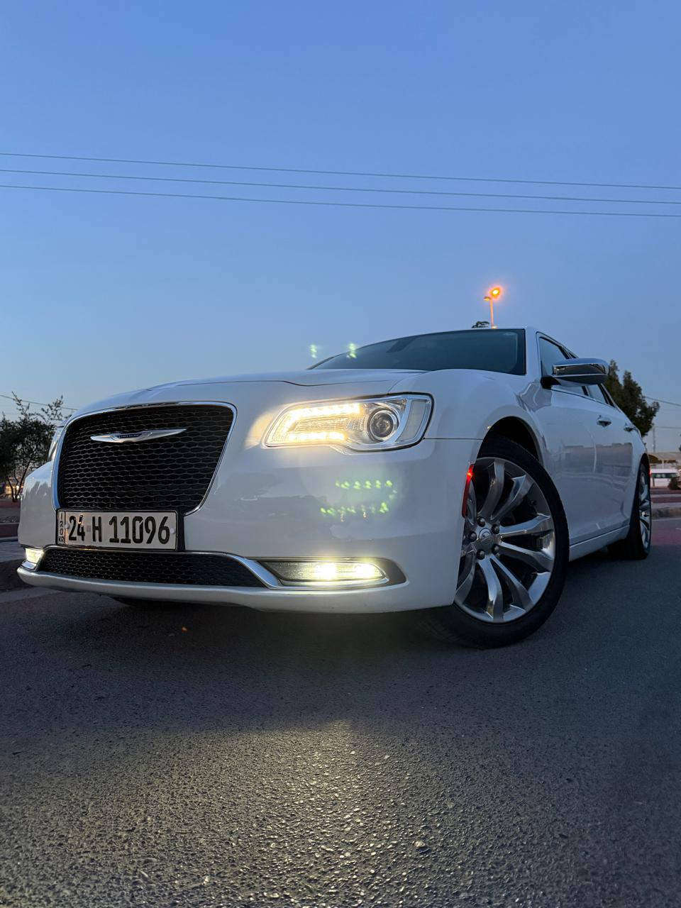 #السلام عليكم
كرايسلر اوبامئ 300 C لون ابيض

2019حادث جاملغ امامي صفحت اليمنه فقط

.. كفاله عامه عدة الجاملغ المامي مال حادث.

...... كفاله من البارد من  الصبغ ول تكحيل 

سنويه وهزه جديدة بأاسمي تحويل ثاني يوم

 موصفات معروفة مال  c فول عدة الفاتحه 

ماشية /////90 ميل 

‏كشنات حار بارد

... داخل ابيض

تدفئة🥵    ..... وتبريد🥶
خزن ميموري السترين خزن 
.
كشنات الخلفيه. 🥵 تدفئة 

 صور الحادث مرفقئ بل منشور

مكان سياره بغداد شهداء السيديه
 

 الشراي يتصل  
***********￼
