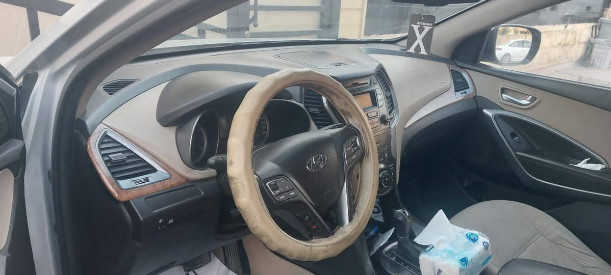 السلام عليكم
سنتافيا موديل 2013
٧ راكب
٣ قطع تبريد
ب اسمي رقي اربيل
محرك ٤ سلندر حجم ٢٤٠٠ دوش
لون سلفر
وارد خليجي
بيها كم طخة بسيطة ومصلحة بدون اي دواخل
للتواصل ***********
بغداد العامرية / بغداد ابوغريب شارع الزيتون
