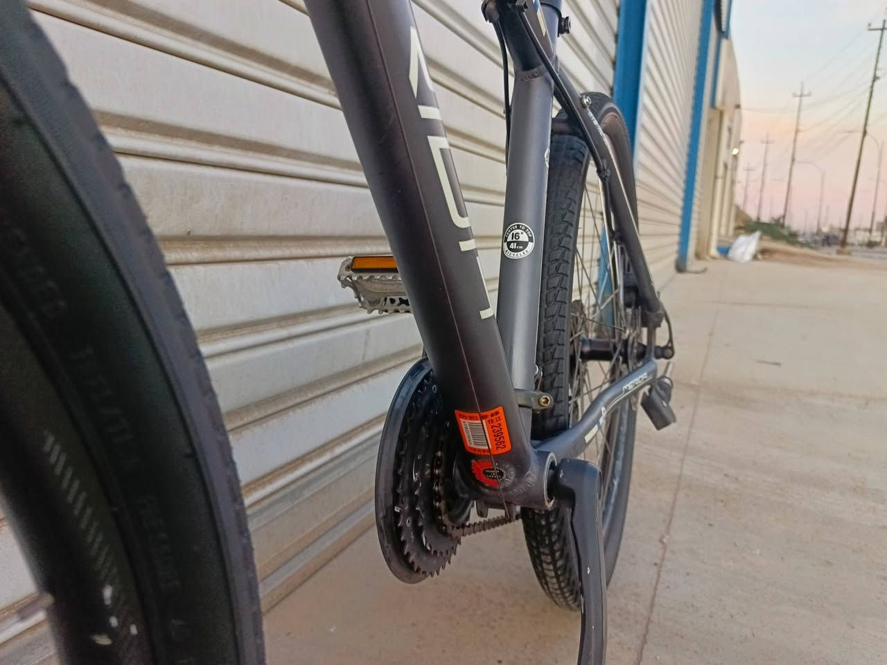 دراجه ماركه MERIDIA غني عن التعريف الحجم 26 المعدن المنيوم دبل امامي فتح قفل سستم شيمانو 3/8
بريكات هيدروليك تكترو دراجه كلها بلادي عل وضع شركه 
نضافه 100/95 السعر 360 بيها مجال قليل للاستفسار *********** واتس اب العنوان موصل معرض الفهد يوجد خدمة توصيل
