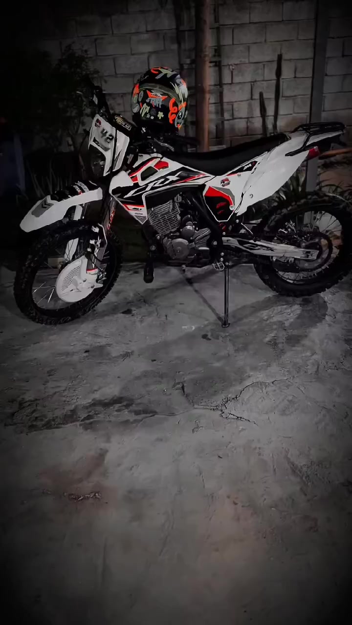 قفاز موديل 2025 محرك 300 cc الدراجة ابد ما مفتوحة مكينة
شلعة ومعدل فول 
مبدل صالنصة فقط 
السعر مليون و 200 وبيها مجال 
رقمي ***********
واتساب ما عندي 🤍
