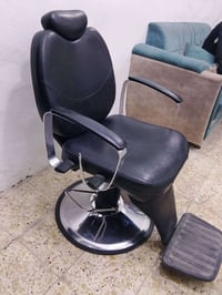 كرسي حلاقه البيع استعمال قليل السعر 150الف التواصل :07707349437 العنوا...