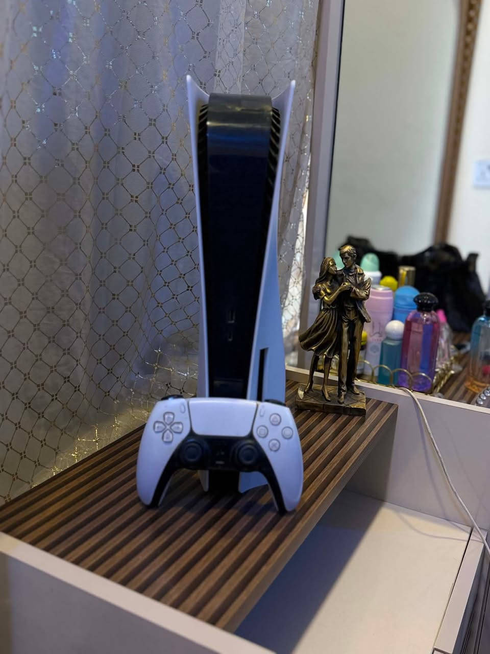 🎮 للبيع PlayStation 5

يجي وياه:

• God of War Ragnarök
• GTA Online
• جويستك أصلي
• جميع الكيبلات
• الكارتون الأصلي
• سماعة Fantech RGB محيطية

💰 السعر: 600 ألف دينار

📍 المكان: الدورة - بغداد

📱 ***********

متواجد على الواتساب والخاص.

