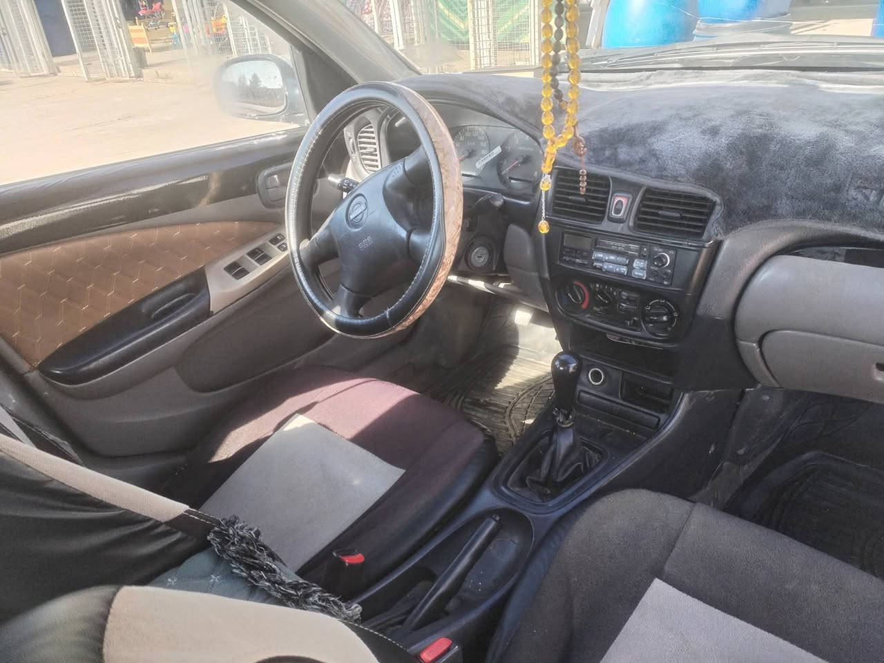 سني 2001 رقم بغداد
لون ابيض 
كير عادي 
بس جاملق صبغ قليل بل دعاميه الاماميه 
عنوان العنوان
يثرب حي القادسية 
***********
