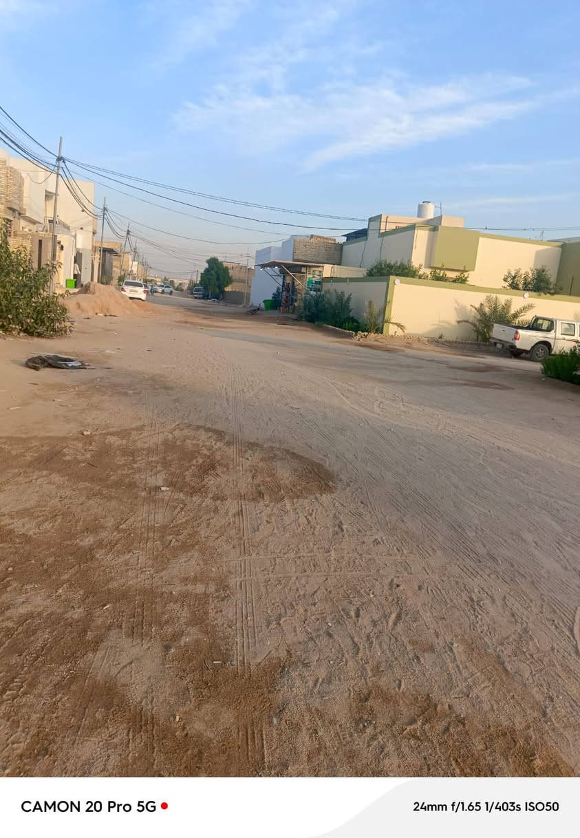 دار للبيع  او مراوس بيت مجعع أميرات ثانيه مساحه ٢٥٠مجمع بيتي السكني #الثاني فئة 
 طابور صرف بسمي لا راجع للشركه ولا مستثمر  
المساحة 200 متر موقع الدر تجاري على شارع سنتر  ٢٠ متر يعتبر اول بيت على خريطه على حديقه   ثاني بيت  عن ركن.يحتوي على حديقة ١٠٠ مسيجا 
 مقابيل الدار  مدرسه حكوميه + سنتر يوسف +مدرسه يوسف اهليه+   مجمع يوسف 
موقع مميز جدا
يبعد٥٠متر عن شارع المجمعات مقابل الأميرات الثانية
تأسيس كهرباء نظام بوري 
عدد الغرفه٢
مساحة الواحدة 4×5

#أستقبال
#صاله مفتوحة على مطبخ بارد
#مطبخ حار+ بارد 
#صحيات عدد
#بلكونات عدد 2
للإستفسار الإتصال  ***********
