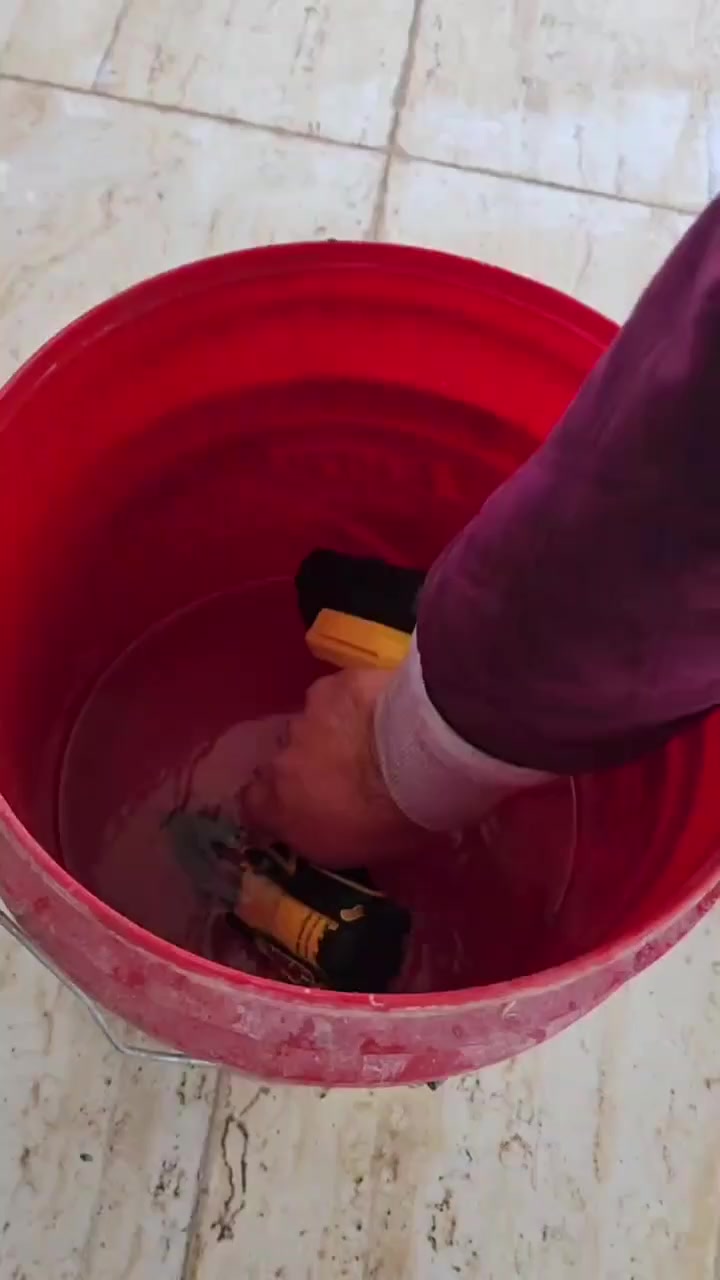 ناوی کاڵا  { بلاجکتۆر 2 چاو}  
طاقە شەمسی هیچ کارەبای ناوێت 
پاتری بەهێز کار کردن 8 کاتژمێر تا 10 کاتژمێر لە شەودا 
قیاس 26.5 سم _ 14.5 سم 
بۆری هەڵواسینی لەگەڵدایە برغو چەوی کۆنترۆڵی خۆی لەگەڵدایە 
دەتوانیت وای لێ بکەیت  بە بەردەوام لە شەودا کار بکات وە بە جوڵەش ئەتوانیت بی خەیتە کار کردن 
تایمی ڕووناکی هەیە 3 مۆد نزم وەسەت بەرز واتە قوەتی رووناکی 
نرخ __ 1 دانە 9 هەزار 
بو زانیاری زیاتر
***********...***********
اسم المنتج {Blajctor 2 Eye}
ألواح شمسية لا تحتاج إلى كهرباء
بطارية قوية تدوم من 8 إلى 10 ساعات ليلاً
المقاس: 26.5 سم × 14.5 سم
يشمل أنبوب تعليق ومسمار تثبيت
يمكن تشغيله باستمرار ليلاً أو بتحريكه
يحتوي على 3 أوضاع إضاءة: منخفضة إلى عالية
السعر: 9000 للقطعة الواحدة
للمزيد من المعلومات واتساب :***********
***********
