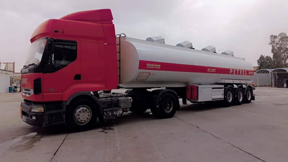 السلام عليكم رينو صهريج للببع انجكتر بلادي موديل 2005 جاهزه الشغل تخم تاير كهربايات كوله شغاله كير و محرك كوله بشرط طوناج جديد سنويه 2027 تسريح اميني بيه سياره شغاله على خط بصره )(***********)(***********
