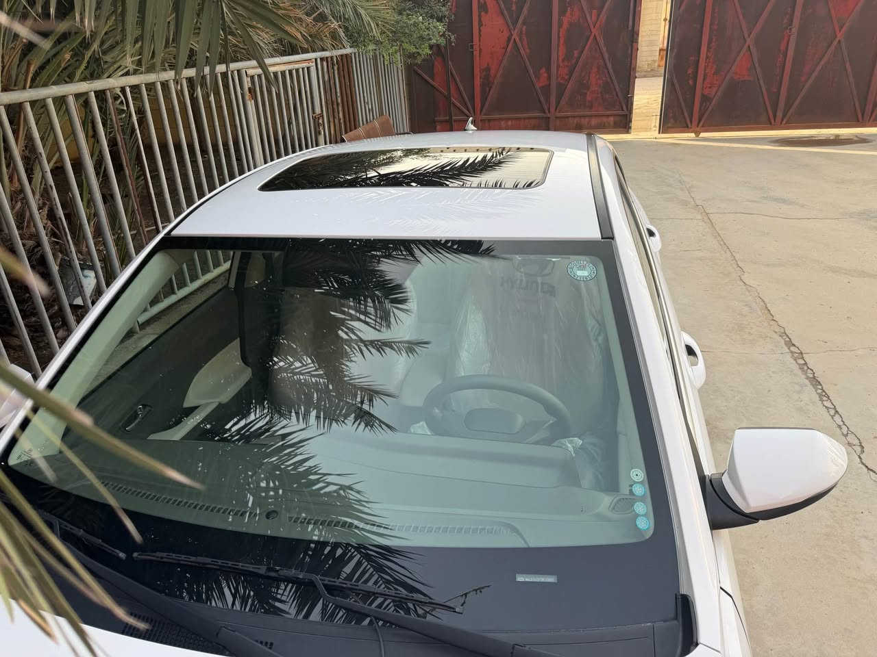 اكسنت مديل ٢٠٢٥خليجي فول مواصفات صار بيهه طخه بلمقدمه مال البنيد ونصبغ جزه منه بدون اي فتح 
وبيه بارد قليل بين الباب والجاملغ جوه بربع بدون اي فتح مكينه الف و ٥٠٠دبل نوزل ماشيه ٧٧الف جاهزه حداد تبريد تايرات مكينه كير كله كفاله اربيل بسم شركه رقم*********** شط العرب, البصرة
