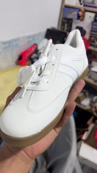 ملابس • توصيل