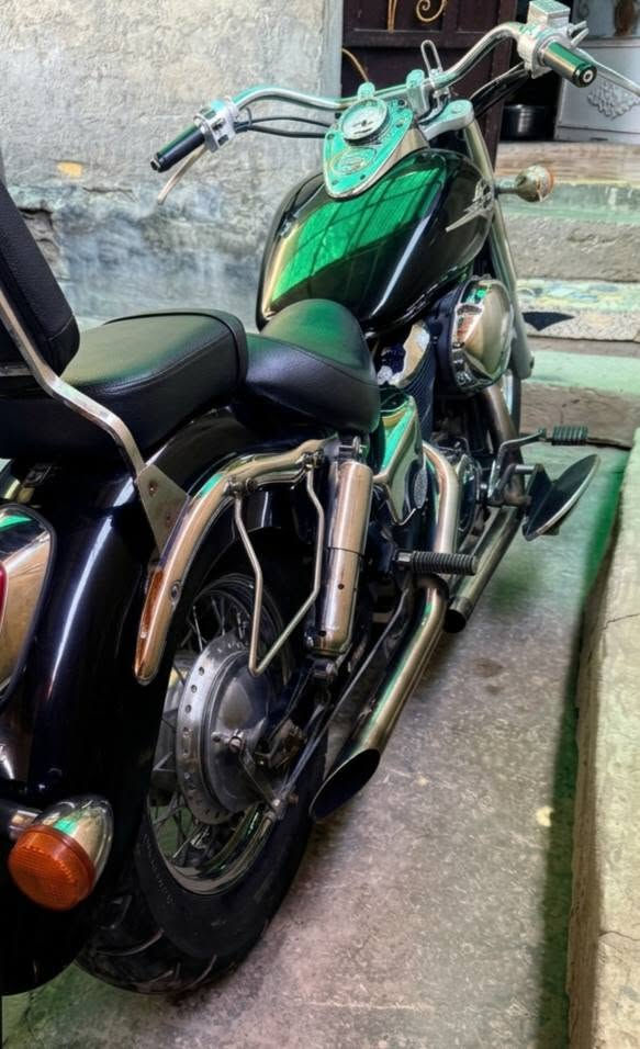 هوندا شادو محرك 400cc
بدون رقم اوراق كامله 
السعر 12ورقه قفل جاهزة 
 سيرفس كامل من دهن جديد وفلتر دهن ومي اخضر يعني جاهزة تشغل وتطلع تانكي داخل خارج يلمع قطرة زنجار مابي مكينه خرسه
 صالنصات رياضي صوت طرب
مكينه كير كلجات كهربيات مكفوله
مكاني بغداد البياع الشهداء
***********
