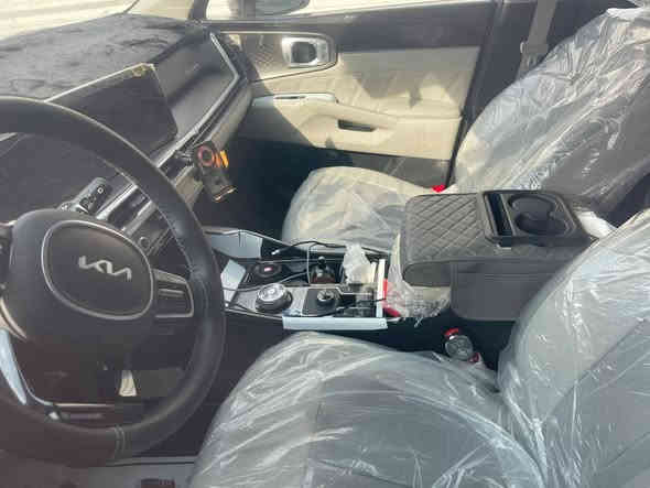 سورنتو 2024 خليجي رقم بغداد
محرك 6 سلندر 3500
كير ماوس 
بنوراما 
ماشيه 20الف 
ويل حجم 20
كامرة خلفية
داتاشوو
شاشة 4X متغيرة 
حساس مطر 
مراة اوتو دم
بصمة وتشغيل عن بعد 
كراسي كهرباء
جنطة كهرباء
هندبريك بصمة
درايف مود اوتو هولد 
مساعد انحدار +abs 
انارة محيطة ليزرية متغيرة
شاحن لاسلكي  
بردات خلفية 

مكان السياره بغداد

رقم صاحب سيارة ***********
