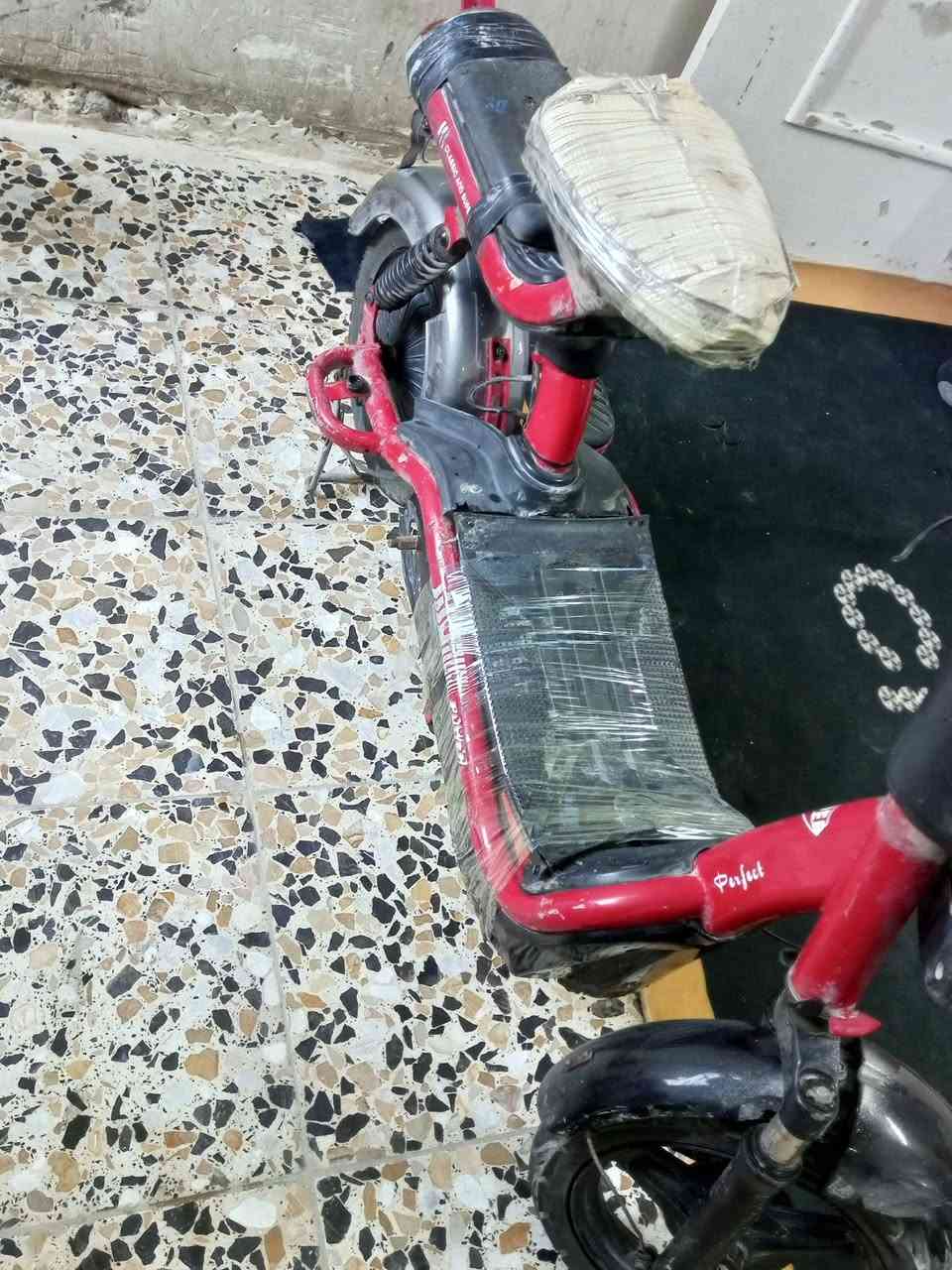 دراجه شحن للبيع مستعمله حجم14شغاله تمشي بطارياتهه كلش نضيفات صار شهرين امبدلينهن عنوان الشعب حي البساتين  مقابل المحكمه  رقم ***********  سعر 170
