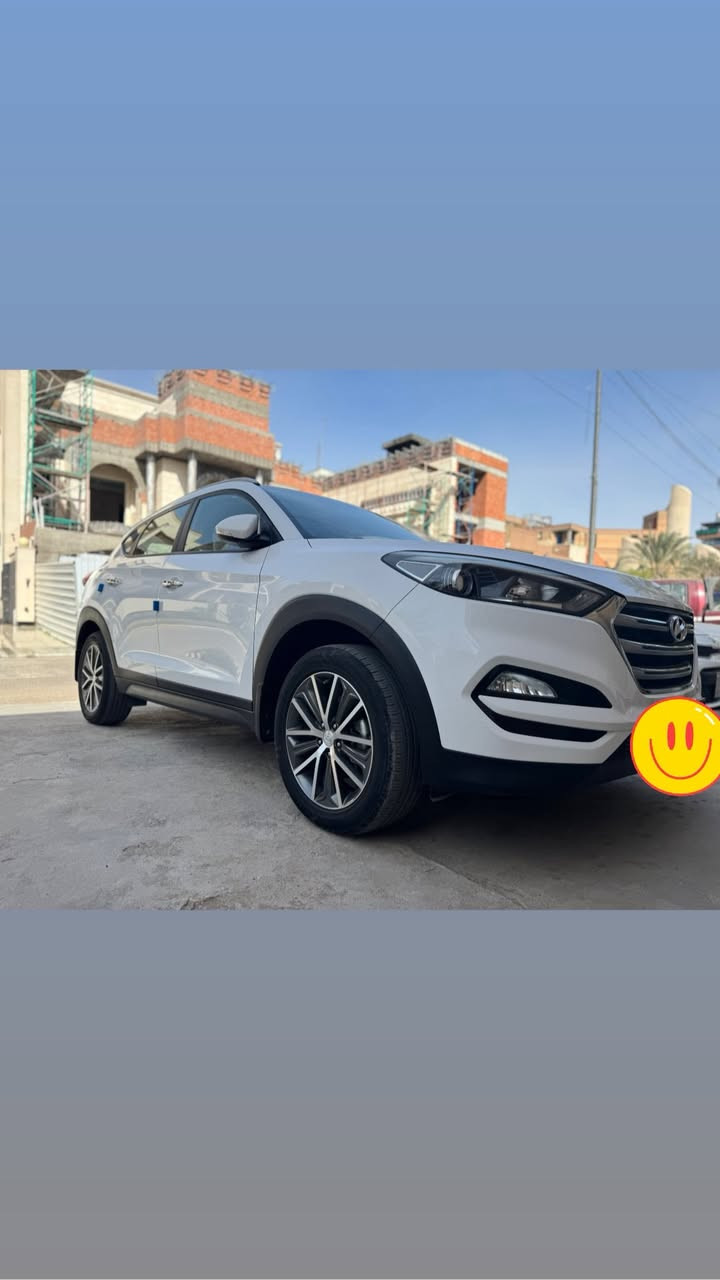 سلام عليكم سيارة توكسان 2017رقم اربيل.  السيارة ع وضع الشركة اني ماخذها زيرو السبير مانازل بدون صبغ ماشيه 58 الف السيارة مكفولة بيها فقط باب الصندوك مبدل بواحد من الشركة والباقي مكفول من كلشي السيارة جديدة العنوان بغداد زيونة والسعر 18 الف دولار  ***********
