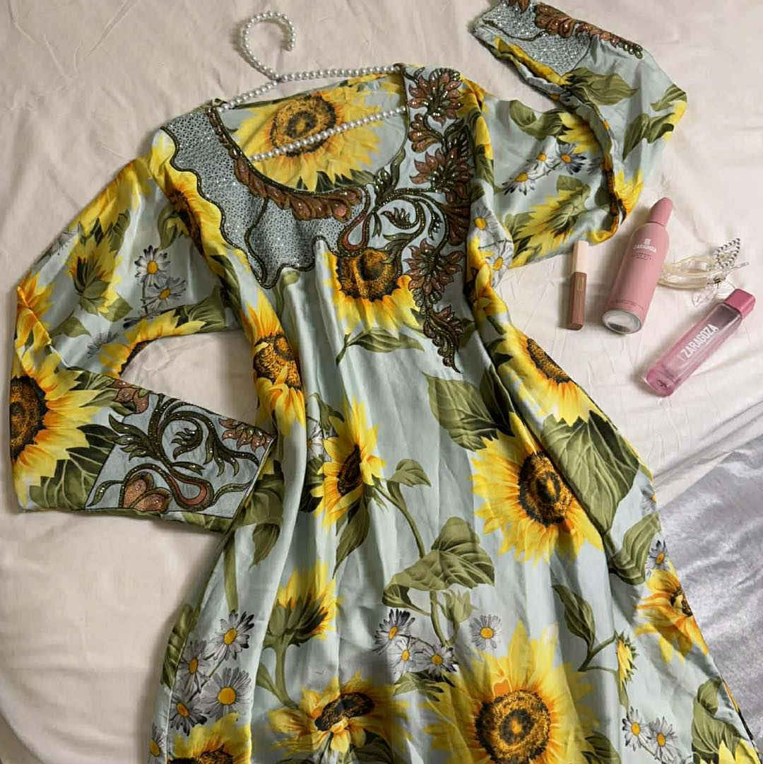 مخور العيد ويانه يخبل يقدملكم قطع غريبه و غير مطروقة 😉 #التمييز_عنواننا#كشختج_يمنا#مخاوير 

♏️ قياسات 42-46-48 
💵 سعر 25 الف 
🚚 توصيل 5 الف لجميع المحافظات 

للحجز ارسلي صوره المنتج و القياس و كشخي و ادللي علينا 😉


**إذا كنت صاحب هذا الإعلان وتريد حذفه لأي سبب، رجاءا أرسل رسالة إلى الدعم الفني**