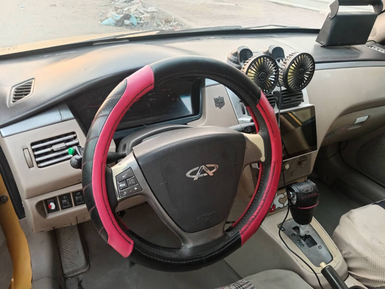 السلام عليكم شيري اي فايف موديل 12بلاديه مابيه صبغ عده لهلالت داخل جديد شاشه مكينه  خير من الله مصفره هيه وغرامات ماعليه الف كبل للشارع ترايك وين ميعجبك لسعر 30لمكان بغداد الحسينيه ***********
