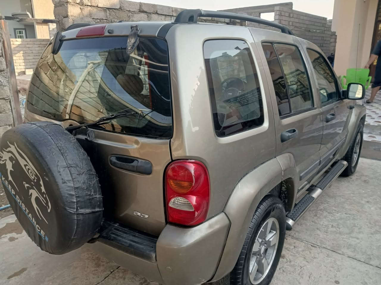 السلام عليكم.
جيب لبرتـي . 
2007.
رقم بغداد دولي.
ظرر صبغ جاملغ امامي فقط.
محرك 3700.
تحكم ستيررن.
شاشه كامره.
كير محرك شرط.
صدر تايرات جدد .
مكانها صلاح الدين بيجي.
للاستفسار اتصال .
‏‪***********‬‏
