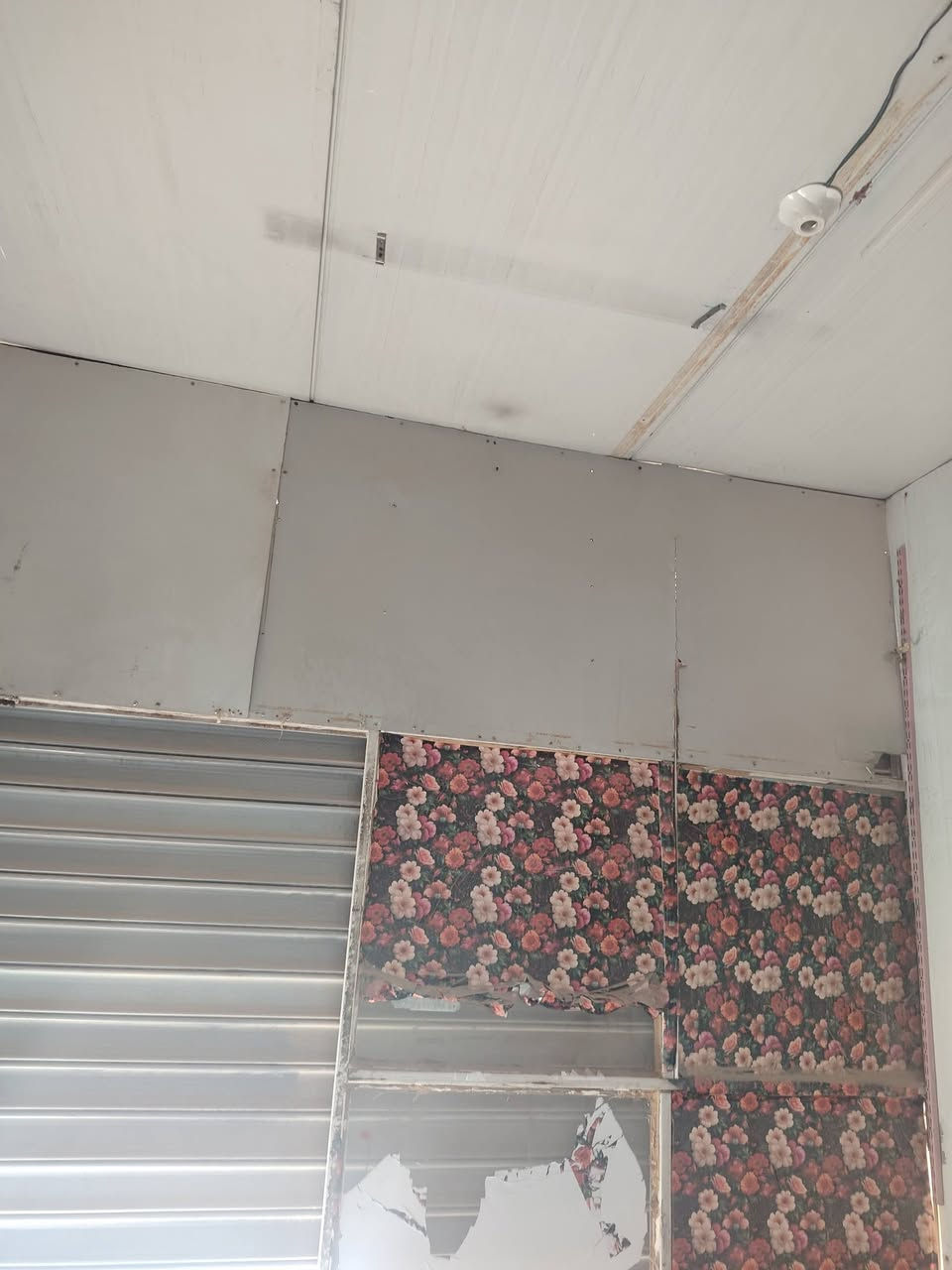 السلام عليكم كرفان ٣×٣ مفصخ سندويج مع كبنك و راسطات حديد للبيع مكاني بغداد حي البتول رقم الهاتف *********** واتساب
