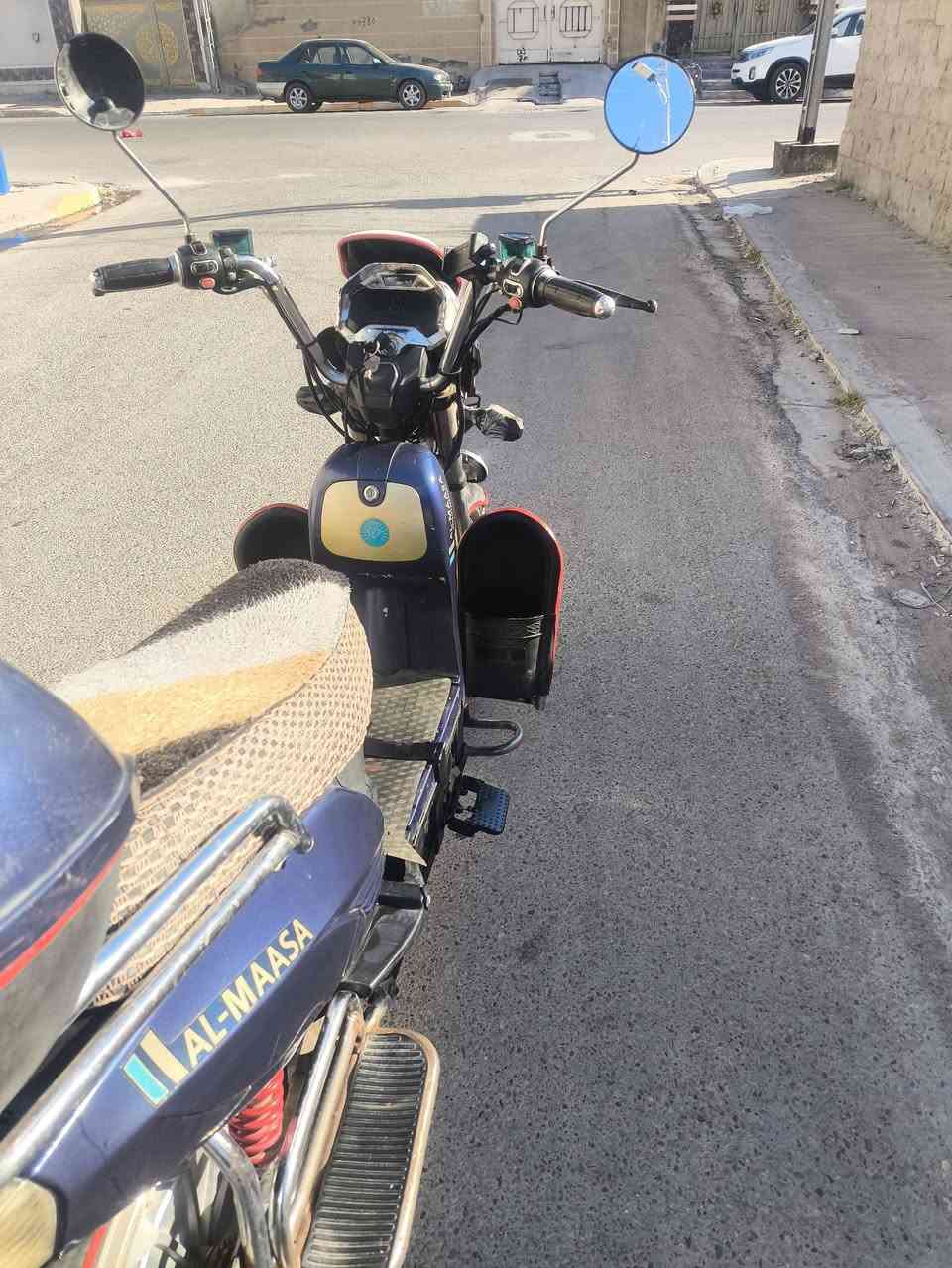 هارلي لبيع موديل 23 نوع الماسه بطاريات عشره ونص يقرن
34 أمبير  بطاريات كهربائيات كلها شغاله اي نقص مابيه جهاز مانع سرقه تحكم عن بعد واين متريد افحص 
***********
+9647827587898
400, بيه مجال
