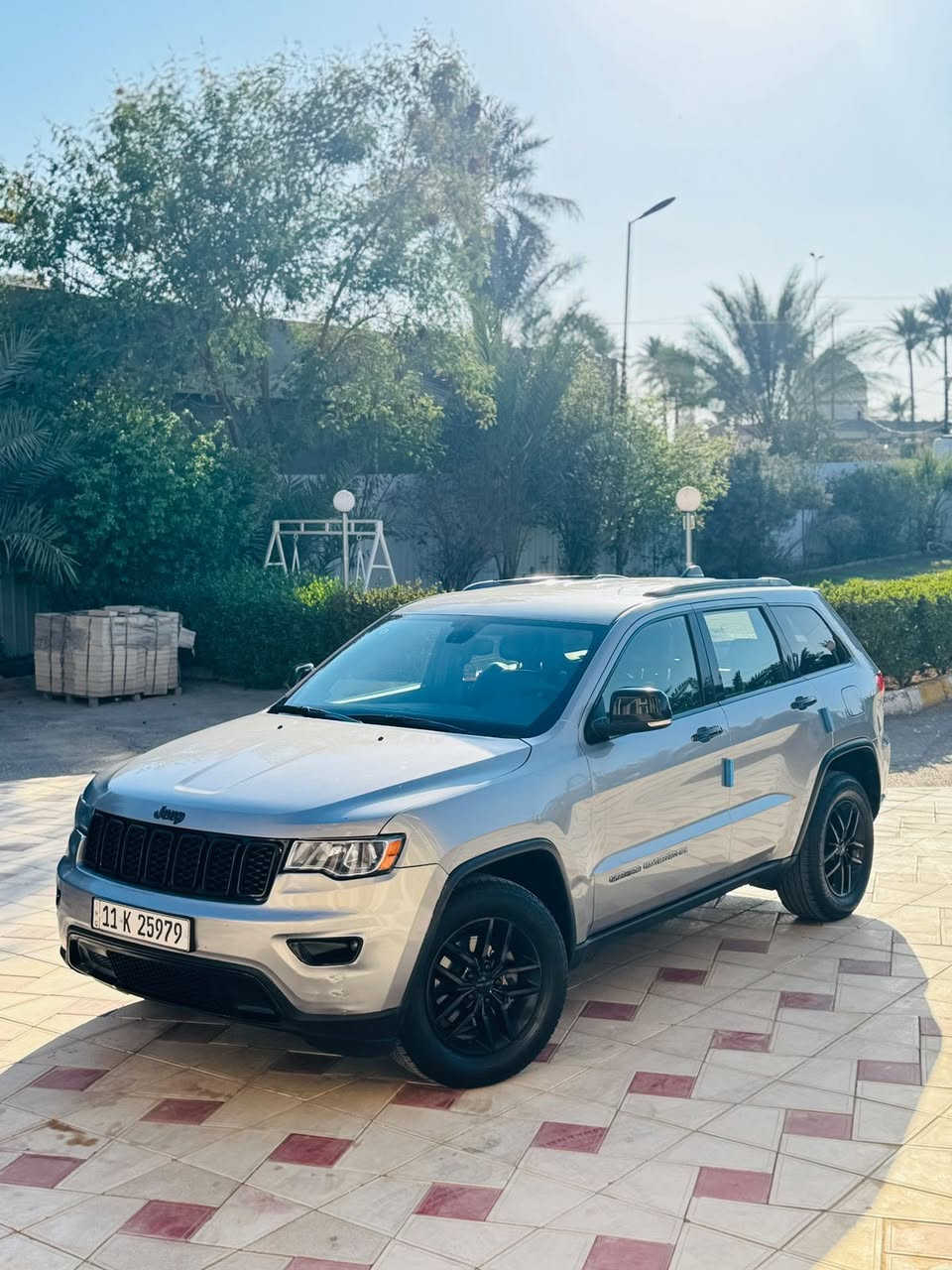 🖤 Jeep Limited 2019 للبيع
▪️ الموديل: 2019
▪️ الممشى: 90 ألف كم
🔹 حادث أمريكا: شبر بارد بالجاملغ الأمامي + ربع البنيد
🔹 ايرباك سليم + الدواخل، الشاصي، واللغود كلها سليمة

المواصفات:
▪️ محرك 3600

▪️ بصمة تشغيل + بصمة أبواب

▪️ تشغيل عن بعد

▪️ مقاعد جلد

▪️ كراسي كهرباء

▪️ تدفئة للمقاعد الأمامية

▪️ مقعد السائق ميموري

▪️ باب جنطة كهربائي

▪️ شاشة كبيرة مع كاميرا خلفية

▪️ حساسات خلفية

▪️ إشارات بالمرايا

▪️ تحكم بالستيرن

▪️ منظومة زينون عالي وناصي

✨ السياره جاهزة بدون أي نواقص 
📍 العنوان: بغداد – الدورة
💰 السعر: 187 ورقة ومجال بسيط
📞 الهاتف :- ***********
