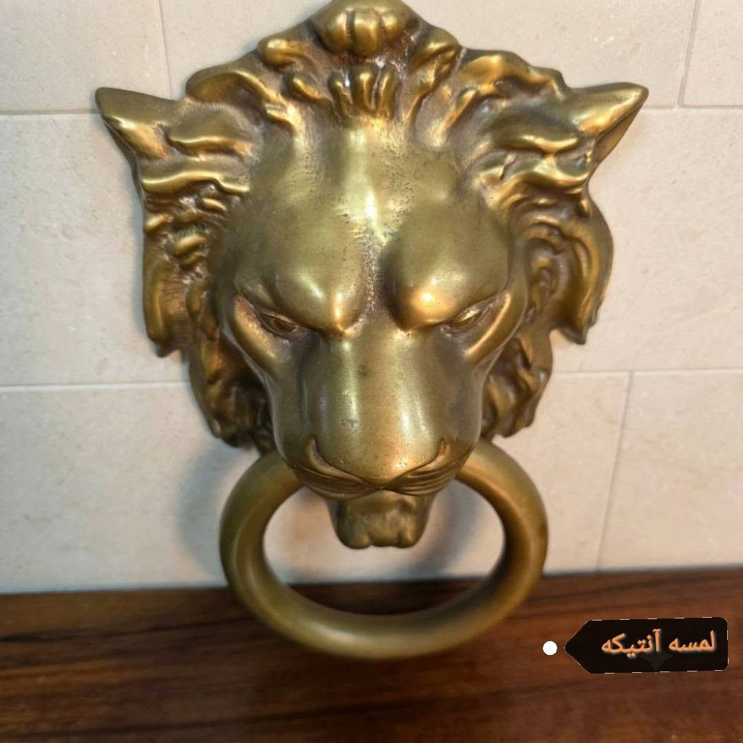 صــــــلوا ؏ الحبيب " םבםב " ﷺ.. ⁦♥️⁩
﷽
#Masterpiece  ✨
#Georgian_era  🔱  🏴󠁧󠁢󠁥󠁮󠁧󠁿 
#فقط للباحثين عن التراث الآوروبي 
 #نوادر_الخباطات
#خباطة من البرونز النقي آواخر القرن الثامن عشر تقريبا _نهايه العصر الجورجي و بدايه العصر الفيكتوري 
#المقاس 22.5 × 13.5 cm
#الوزن 1150 gm   ✨
#حاله_متحفيه_نادره 
#Enjoy_the_photos
#للمهتم_التواصل_خاص 🍁


**إذا كنت صاحب هذا الإعلان وتريد حذفه لأي سبب، رجاءا أرسل رسالة إلى الدعم الفني**