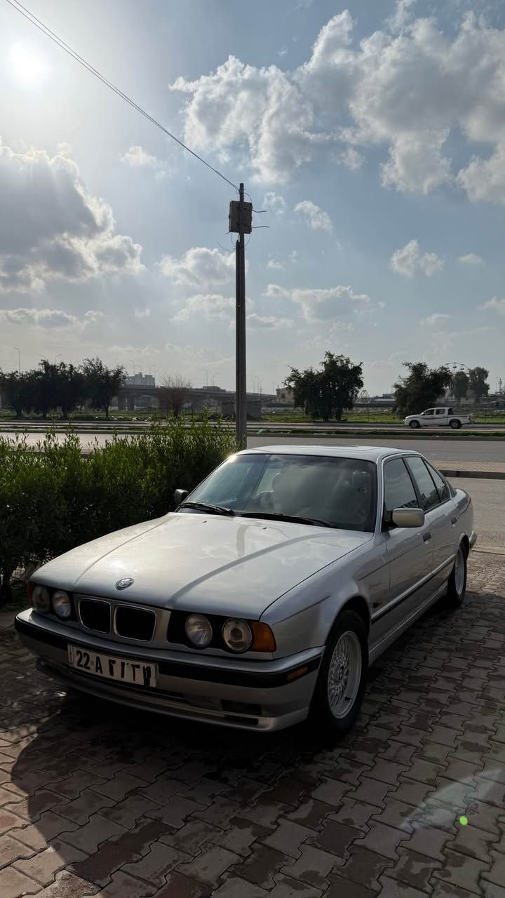سلام عليكم BMW1996سيار 525 كامل مابي اي نقص بسمي وسنويه جديد لحد 30وبطاقه بنزين موجود تخم امامي جديد كير ومحرك بشرط وسقف سلايد سعر 92وبي مجال قليل ورقمي *********** كركوك, العراق
