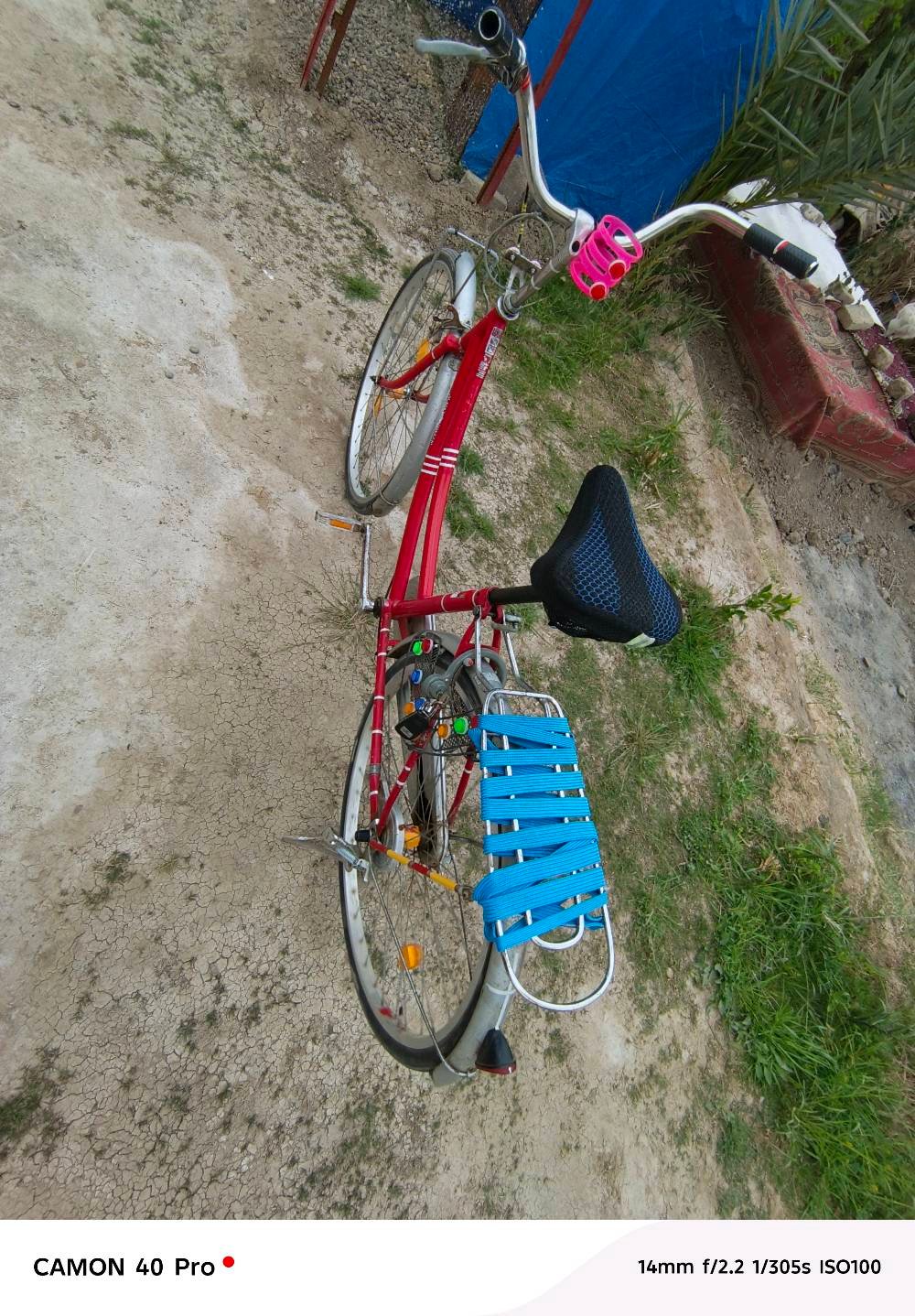 

بايسكل سيفتي حمراء بحالة ممتازة. مثالية للتنقل في مختلف الأماكن. الإطار الخارجي صلب مع تصميم جميل ومريح. تضم كشافات للرؤية الجيدة في الليل وحاملة خلفية.

