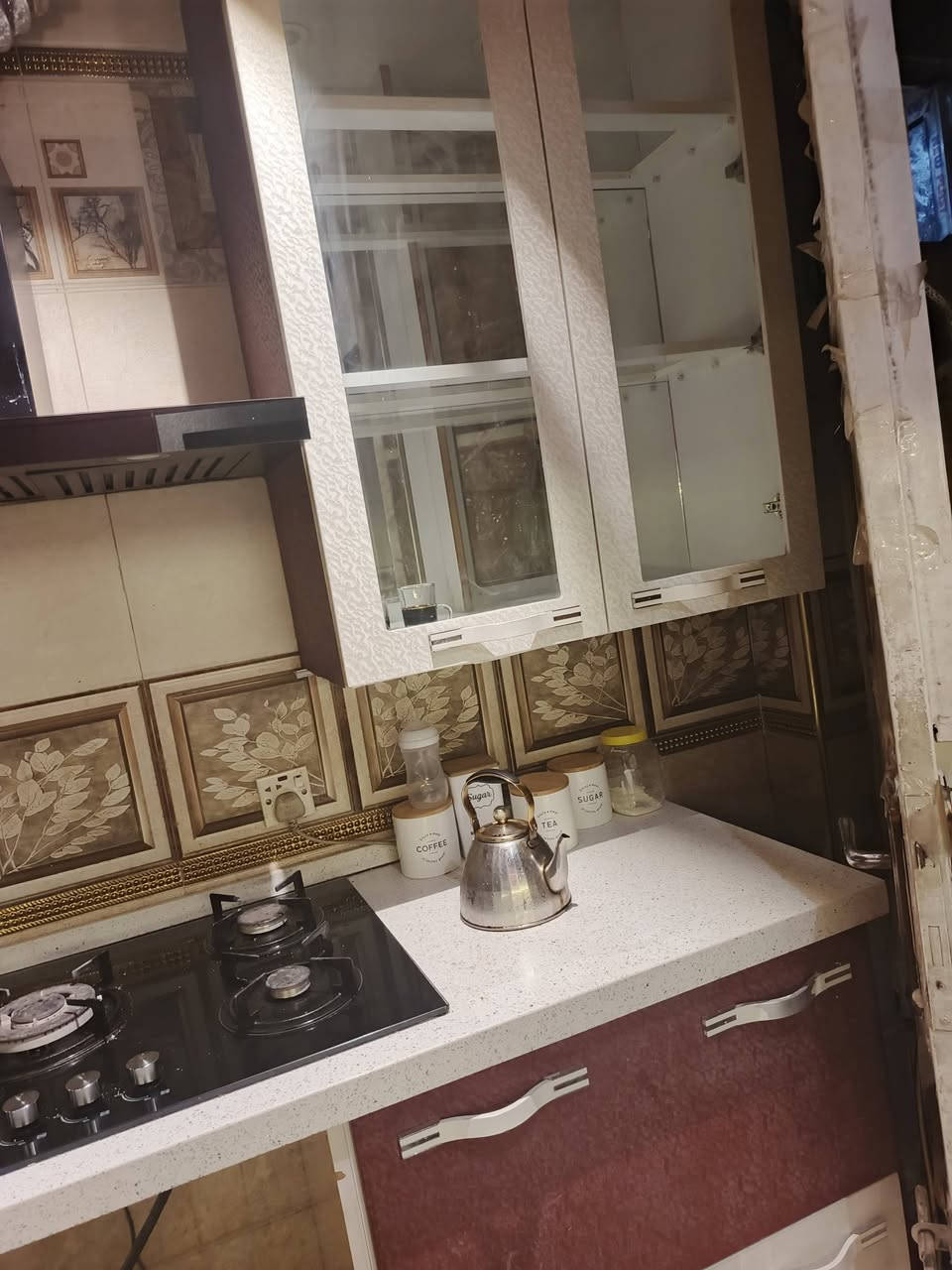 للبيع كاونتر مع مرشحه مع طباخ عنوان بغداد  ***********
