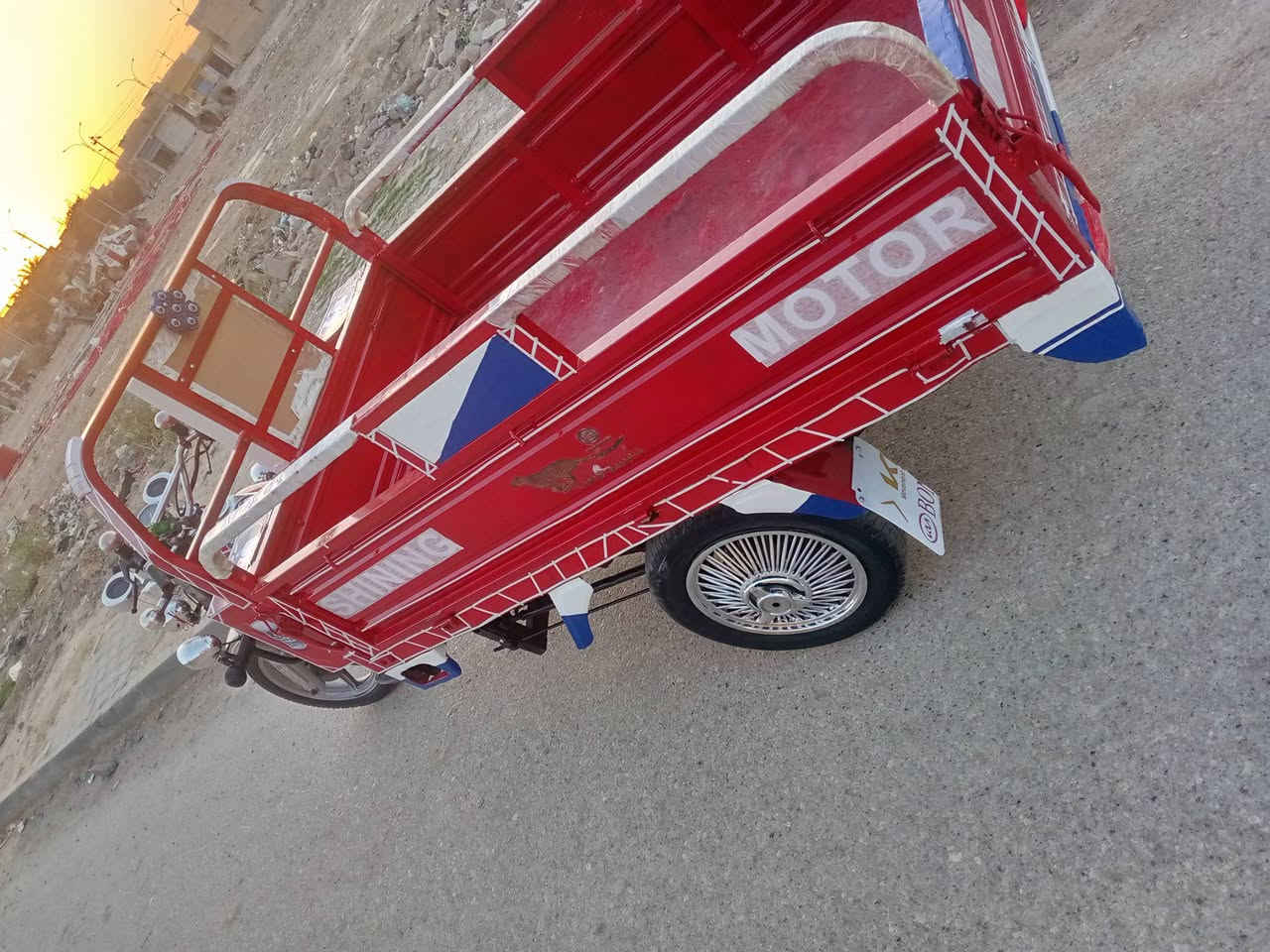 السلام عليكم ستوته جمره للبيع موديل 2016 اوراق اصولي كهربائيات كامله من طول لطول ستوته نضيفه ومتعوب عليها مصبوغه لجماليه مكينه نضيفه شرط مكان الكوت حي جهاد للستفسار ***********
