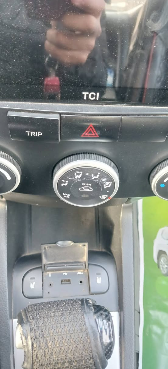 السلام عليكم كيا سيراتو اللبيع خليجي موديل ٢٠٠٨ بيه صبغ باب او جاملغ خلفي اثر شخوط بدون معجون كشنات جلد +تدفئه  مري شفط صدر امامي خلفي  ابي اس  بريك  او ٤ دسك امامي خلفي او تبريد سياره مابيه نقص  ابسمي  مكاني بغداد ***********
