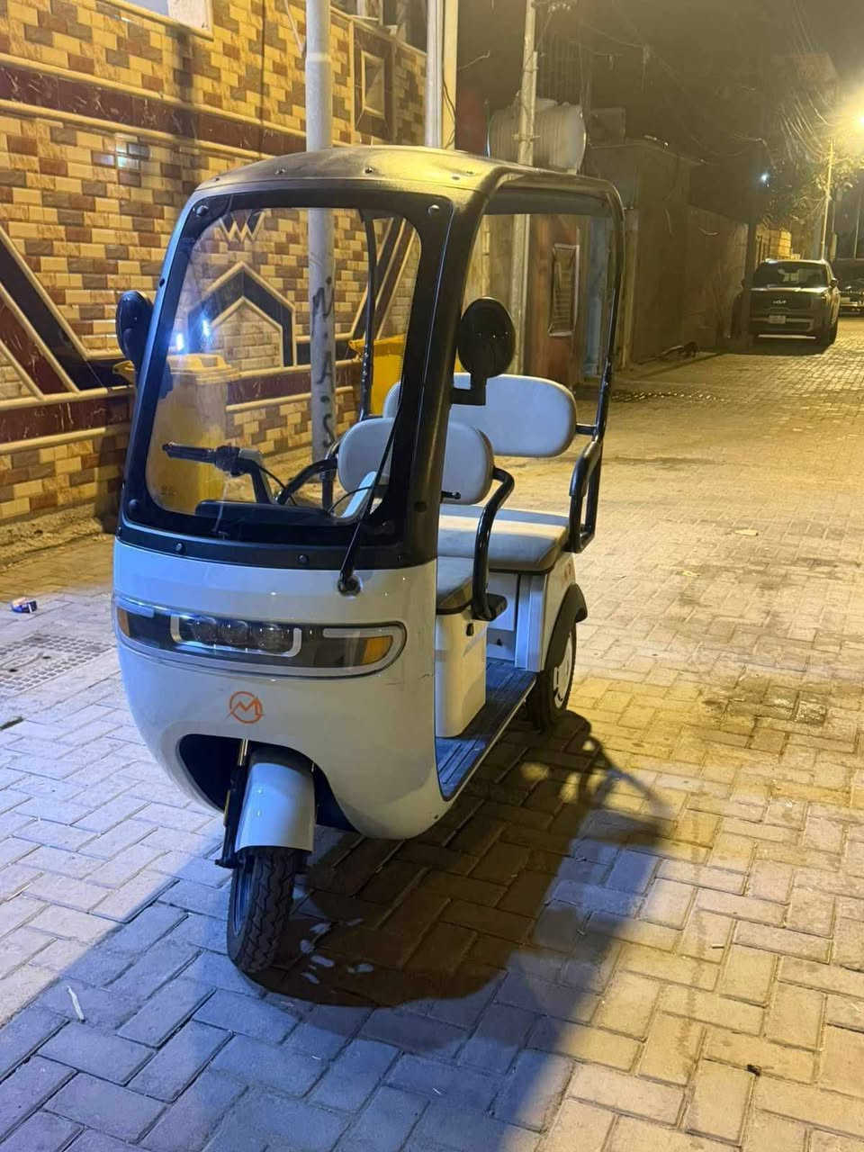 🚲 دراجة شحن 3 عجلات موديل 2025
استعمال قليل جداً وحالتها ممتازة، جاهزة للشغل مباشرة وما تحتاج أي صرف.

🔹 المواصفات:
• موديل 2025
• استعمال خفيف جداً
• 3 سرعات
• 6 بطاريات
• بلوتوث شغال

🔹 الإنارة والإضافات:
• لايتات شغالة
• إشارات (أشاير) شغالة
• بك لايت شغال

🔹 الأمان والسيطرة:
• بريك أمامي شغال
• بريك خلفي شغال

الدراجة مرتبة وكلشي بيها شغال بصورة ممتازة.
السعر مليون 900 وبيها مجال


**إذا كنت صاحب هذا الإعلان وتريد حذفه لأي سبب، رجاءا أرسل رسالة إلى الدعم الفني**