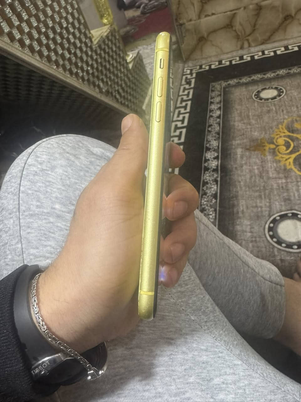 السلام عليكم ١١ عادي ذاكره ١٢٨ ع وضعيته أبيع مبدل بطاريه وشاشه فيس ايدي يشتغل مدينه الصدر الشيشان *********** (١٥٠) قفل قفل قفل
