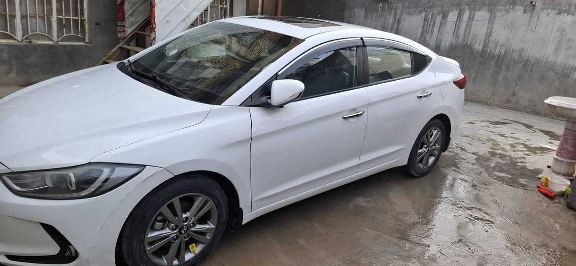 من رخصة الادمن النترا ٢٠١٨ خليجي بأسمي رقم بغداد فول مواصفات عدة البصمه بيه جاملغ السايق مصبوغ والبنيد ما مئثر عله اي شي ماشيه ١١٨ الف عله وضع الشركه ماناقصه اي شي وتحويل ثاني يوم هزه جديده ٣اشهر صارله تجي وتشوف بعينك 
***********وات ساب 
السعر ١٣٦وبيه مجال
