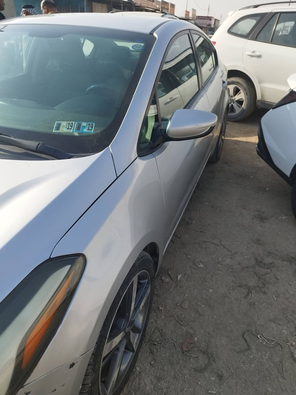 كيا فورتي موديل 2017 بيها بارد بين الباب السائق والعبري بسيط السعر 120
رقم ***********
