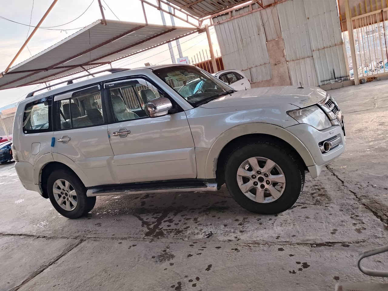 السلام عليكم  كفاله    عامه عدا باب عكس السايق بي شبر صبغ
🔹️باجيرو موديل 2010حبتور السعر 127 ومجال بسيط 
 1/1فول خنك
🔹️ رقم  بغداد دولي  
🔹️السياره جاهزه كما موضح بالصور 
🔹️السياره كير ومكينه خير من الله 
🔹️مكينه 3500
1_ فور ويل 4x4
2_ 7  راكب 
3_ تبريد 3 قطع 
5_ اشاير بلمري 
6_تحكم ستيرن 
7_ مري شفط 
8_باتري جديد 
8_تخم تاير جديد
9_ دسكات جديده 
10_ بلكات جديده 
11_ نوزلات جديده 
12_ لايت زنون
13_ حساس خلفي
14-تخم تاير
15-دمام 
16كشن كهرباء جلد 
17-شاشه اندرويد
18- نضام دفلوك  السياره مواصفات خاصه 
مكاني كربلاء ***********
