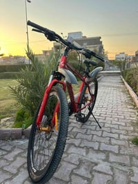 من رخصة الادمن بايسكل MTB رياضي بعد جديد وكامل ملحقاته الجاملغات وكلسي...