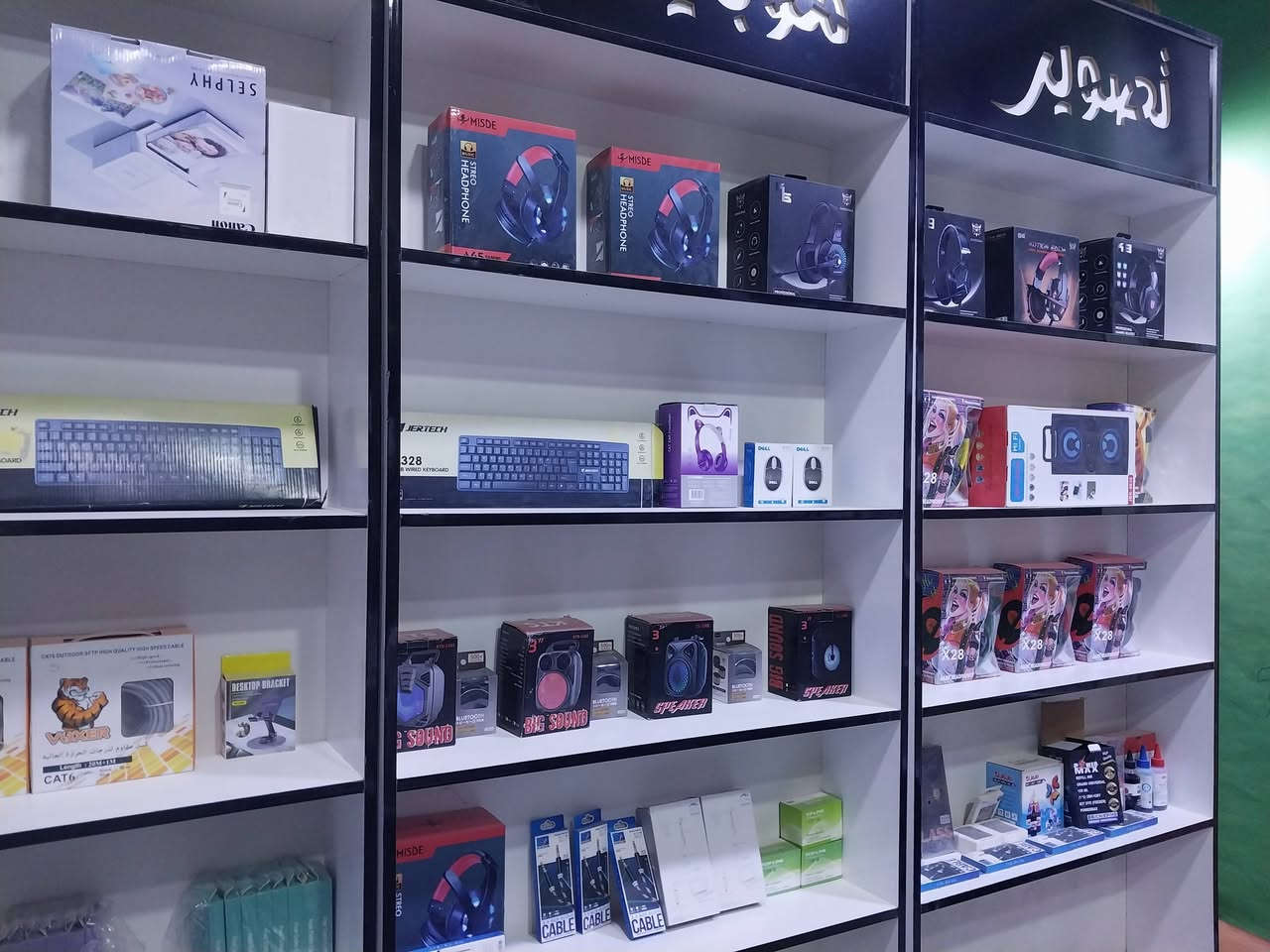 فاترينات للبيع .. كربلاء شارع سيد اسماعيل   ***********
