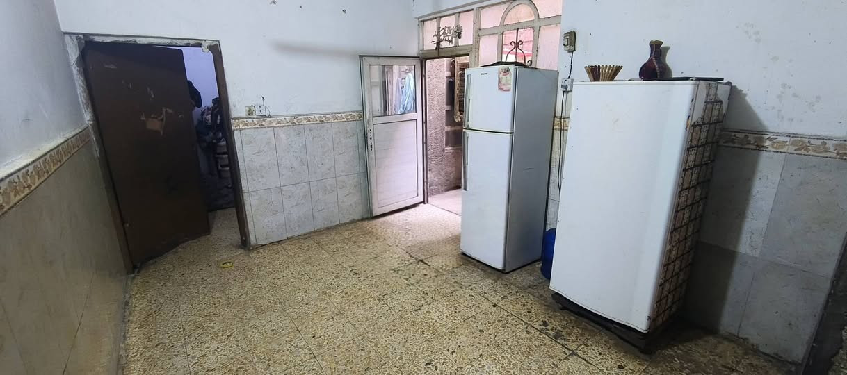 سلام عليكم دار للبيع المساحه 100 متر طابقين بي ستقبال وصاله او 4 غرف او تخاريج او حمام جوه وحمام فو
العنوان  حي ميسان الشريط قطاع 73 رقم الدار 154
قرب مجسرات الزهراء  
بنيان طابوق جيري الطابق الاول
والطابق الثاني فرمستون السعر 130  وبي مجال بسيط
الستفسار اتصل ***********
