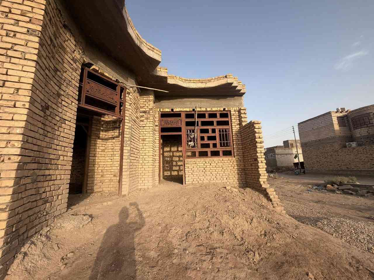 سلام عليكم يوجد هيكل البيع زراعي مساحه 200 متر  نزلت سيد خليل على شارع 30 متر غرف 2 وصاله وستقبل ومطبخ وصحيات دخليه وخارجيه للاستفسار اتصال على 
***********
***********
آبو مرتضى الحسناوي
