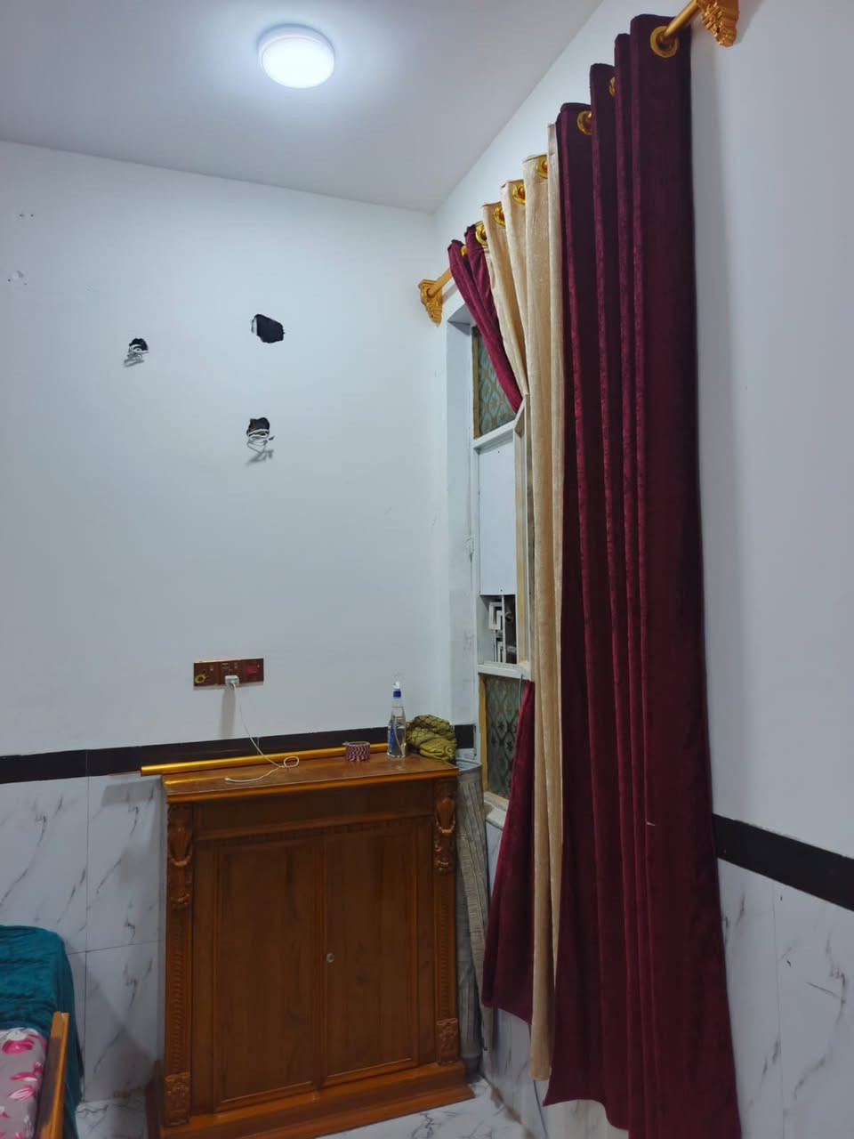 بيت 100 متر على ساحة 
بناء طابق واحد فول 

#للبيع مطلوب للمصرف العقاري 
سعره 35 و بي مجال للشراي..
التسديد الشهري 396 ألف 

البيت في حي النداء منطقة 52 قرب شارع كربلاء و قرب المتنزه الكبير البيت على ساحة 

العقار بإسمنا مباشر 
التواصل خاص
او الاتصال ***********
