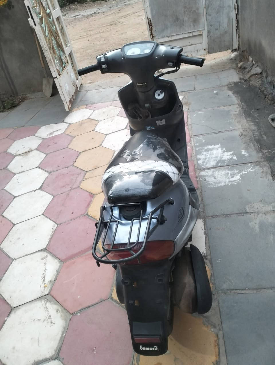 بيجي للبيع حاويه صارلها شهرين سعرها 850 وبيها مجال حك الجيه 
للاستفسار ***********
