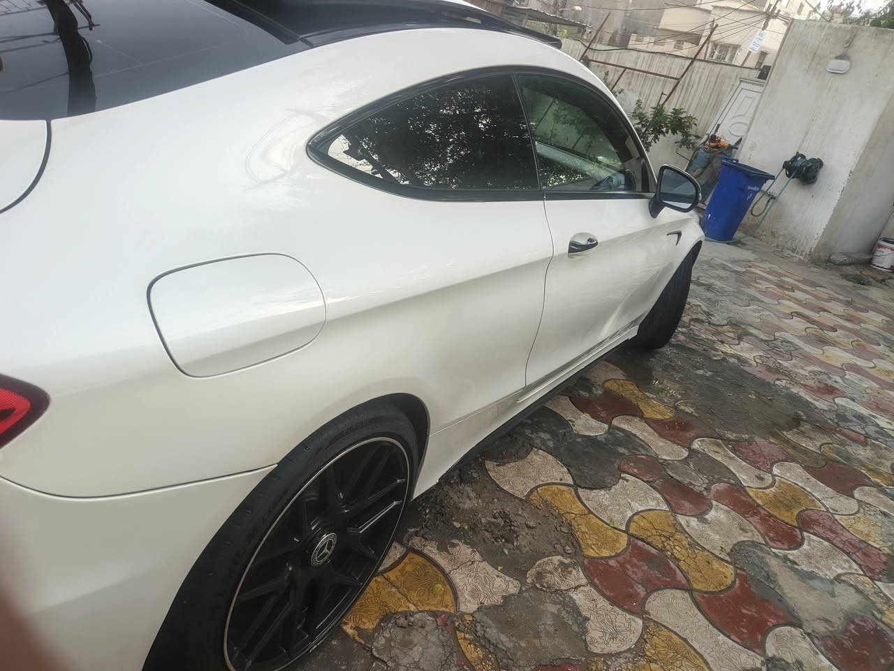 سلام عليكم شباب من رخصة الادمين مارسيدس كوبي موديل ١٧ c300 مختمة AMG وارد أمريكي محرك اربعه سلندر توربو محرك كير تبريد كهربائيات خير من الله سيارة بيه بعض النواقص البسيطة رقم أربيل تريد تحويل وكالة سيارة مواصفاتة معروفة مكان سيارة بغداد سعر ١٦٥ وبيه مجال بسيط رقم ***********

