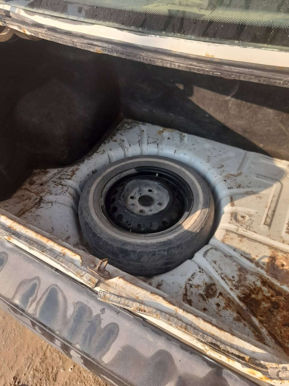 السلام عليكم
سايبا ٢٠١٤ ما مرقمه أوراق كامله تترقم كل المحافظات بأسم شركة ابن البلد ،،، محرك تمام كير تمام لكن مرات البك يفلت  ،،، السعر ١٨ ،،، ت *********** مكاني ديوانيه 
السعر ١٨
