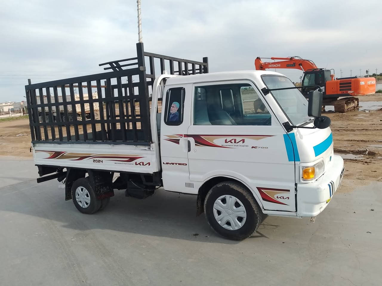 كيه بنكو موديل 96 للبيع سياره جاهزه كير مكينه اكسن

 حداديه طخم تاير كهربائيات كلها شغاله صبغه جديده 

 دوشمه جديده باتري جديد سلف جديد باور جديد شاصي

 مكفول تحويل مباشر رقم بصره مكان السياره ذي قار
  السعر 45 وبيها مجال
***********
