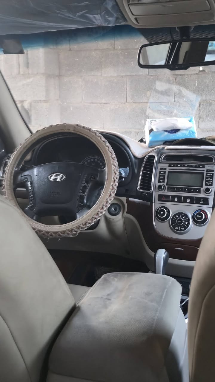 سلام عليكم سنتافي ٢٠٠٩ للبيع فتحه حساسات خلفيه كامره سبعه راكب مكينه وكير وحداديه جديده تخم تاير سياره خير من الله رقم بغداد بسمنه بيه صبغ صفحه السدر ورشات صبغ مكفوله من الضربه القويه والجفيه 
لتواصل ***********
كربلاء الحسينيه
