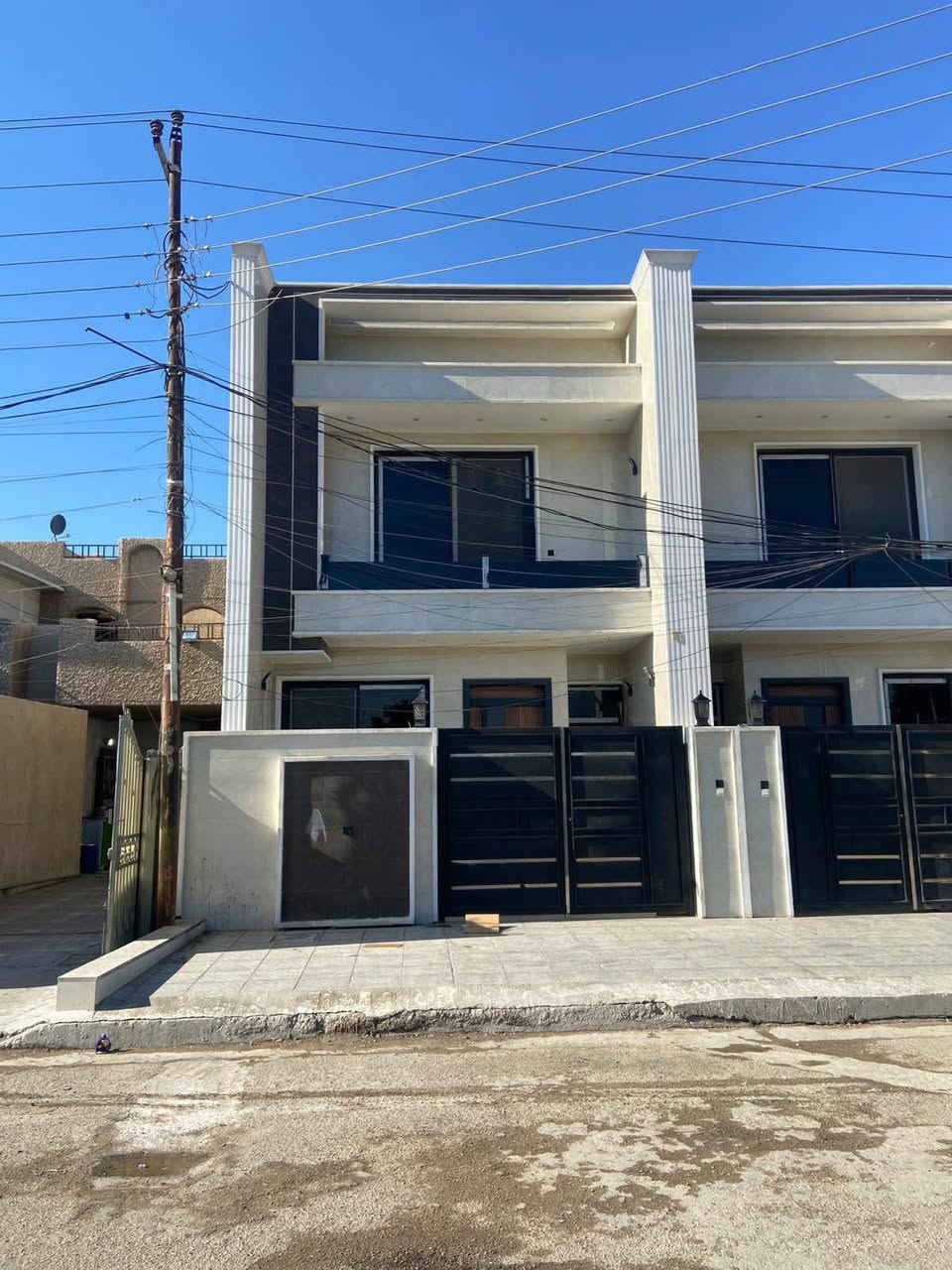 السلام عليكم بيت للبيع ١٥٠ متر في حي الجهاد منطقه الظباط شارع ١٥ مقابيل بيت تشجير واجهه ٦ ونزال ٢٥ 
يحتوي البيت على ٤ غرف نوم وصاله ومطبخ وخدمات عدد ٤ 
علما ان الارضيه مرمر والشبابيك ألمنيوم 
علما ان البناء منفصل غير مشترك 
بناء البيت ٢٠٢٤ 
علما توفر بيت واحد فقط 🤗
للاستفسار اتصل على هذه الارقام 

***********
ابو مرام 🥰
