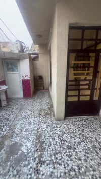 بيت للبيع في منطقة البلديات شارع المصرف مساحة 160 البيت طابق ونص يحتوي...